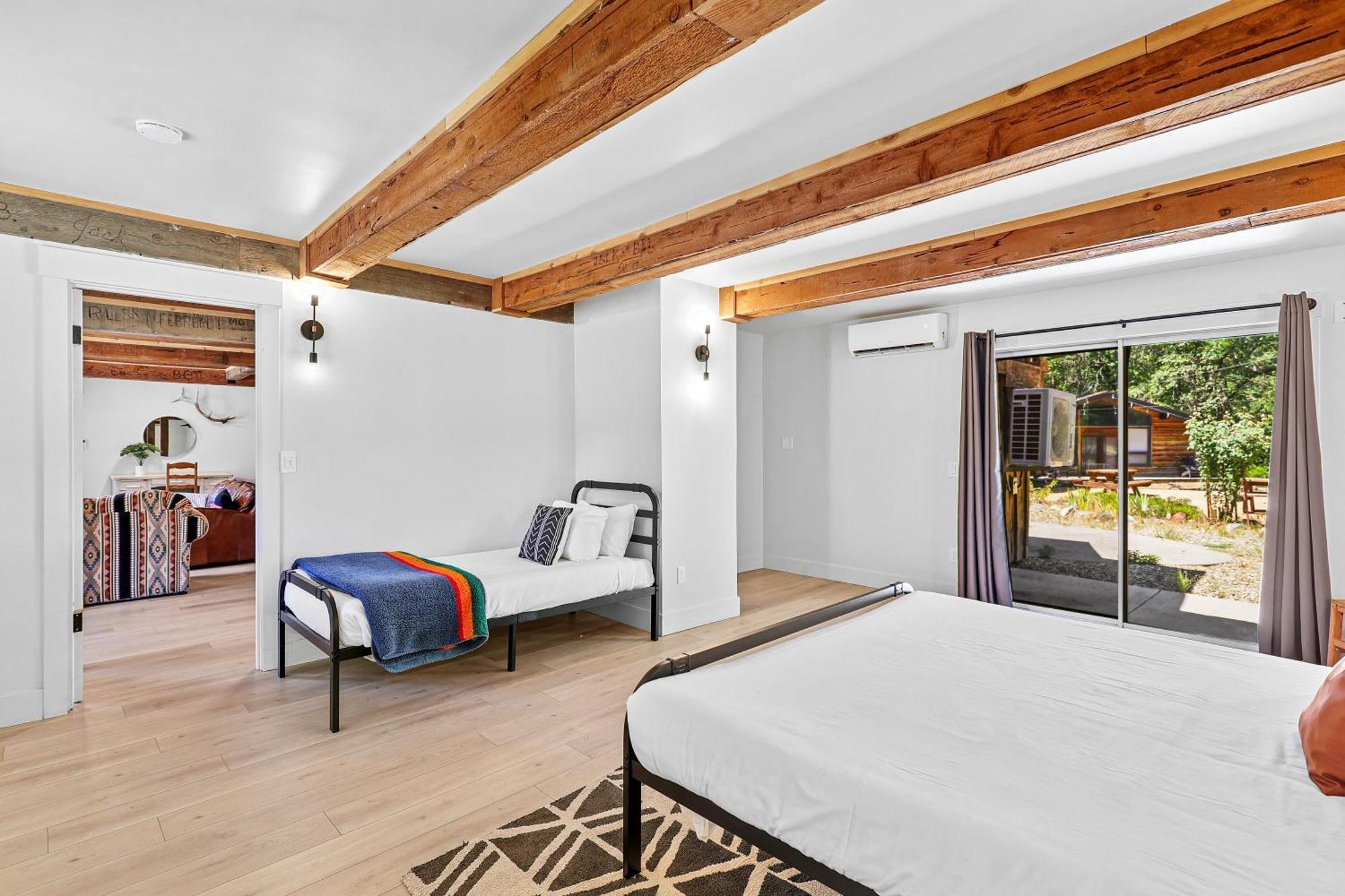 Basecamp Lodge Mount Shasta Δωμάτιο φωτογραφία
