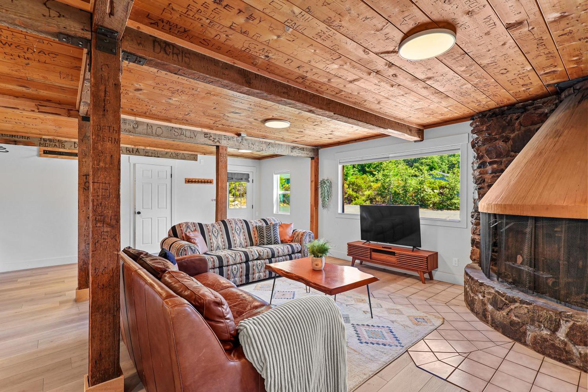 Basecamp Lodge Mount Shasta Δωμάτιο φωτογραφία