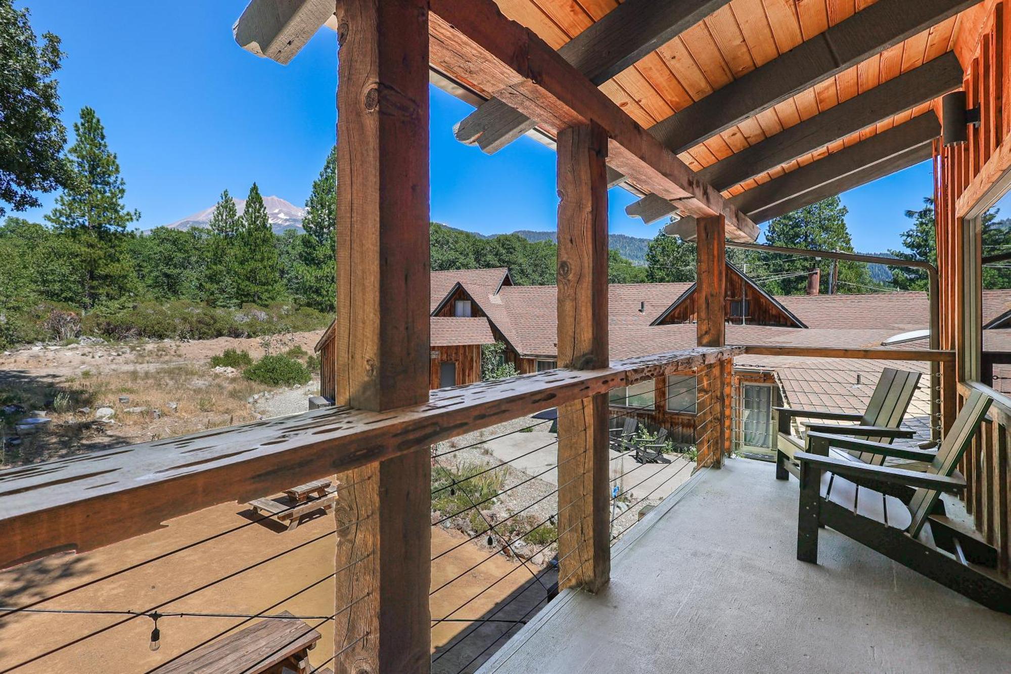Basecamp Lodge Mount Shasta Εξωτερικό φωτογραφία