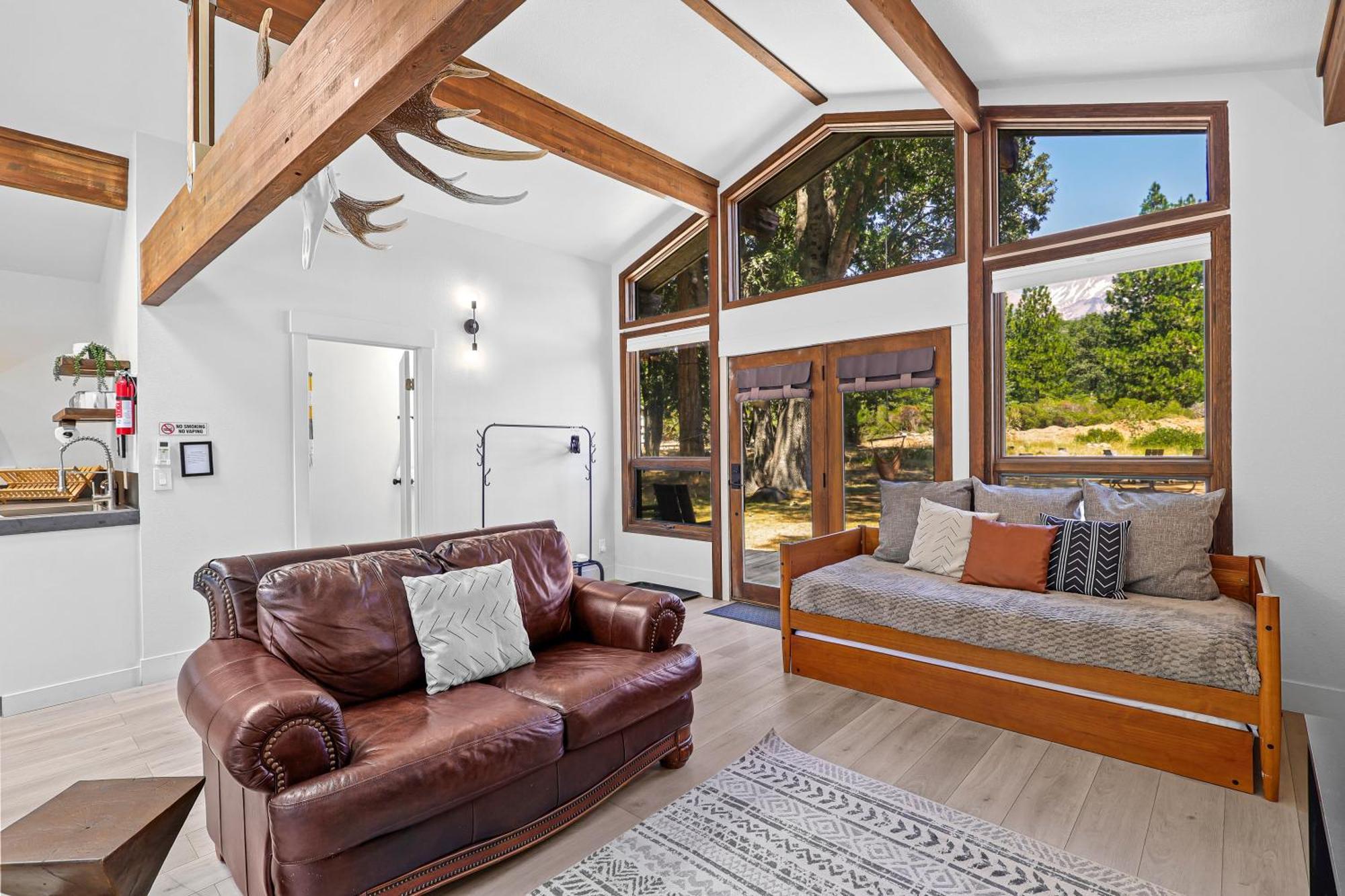 Basecamp Lodge Mount Shasta Εξωτερικό φωτογραφία